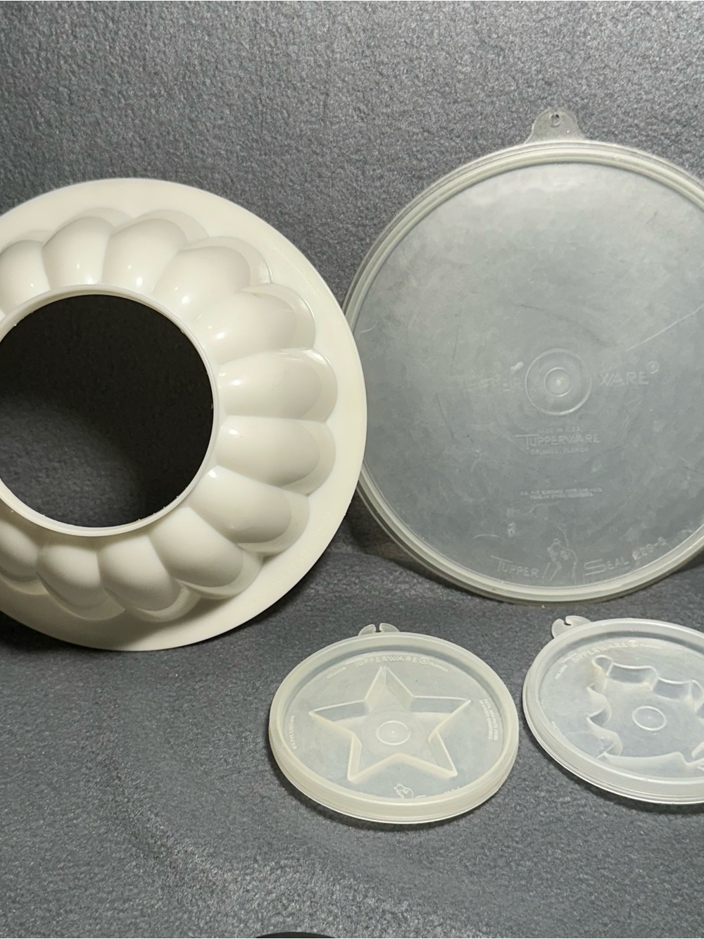 Tupperware White Silicone Jello Mold and Lids Set - White